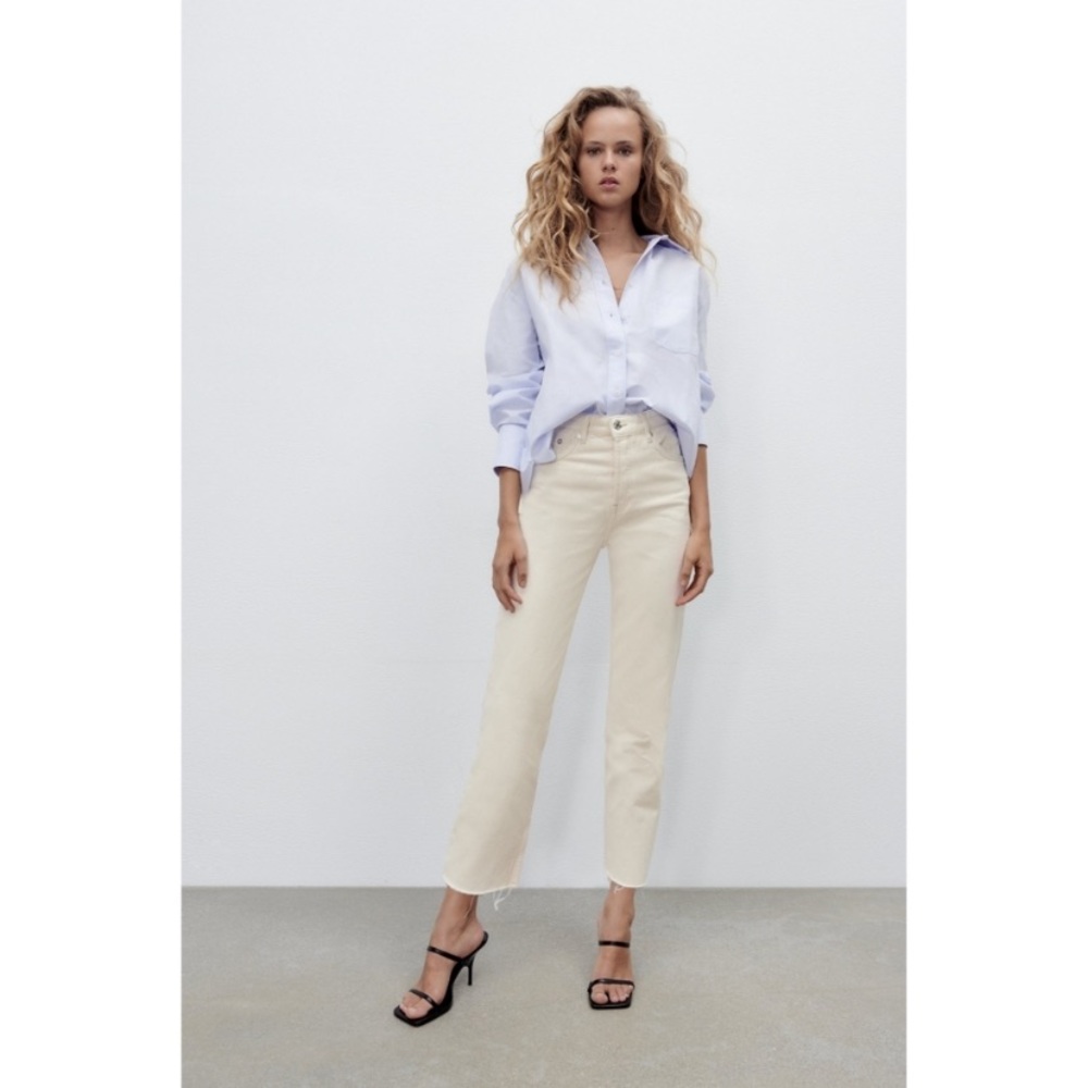 NWOT Zara straight leg cream jeans size 6